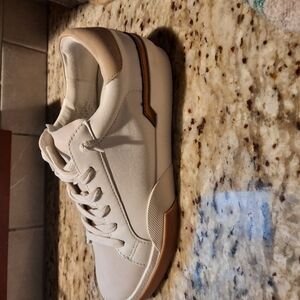 DV by Dolce Vita White and Tan Sneakers chic style new condition. No s